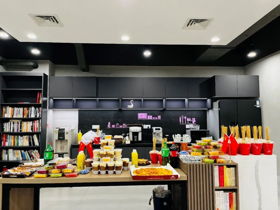 活动 | 银河集团186net评估国庆主题冷餐会举行时